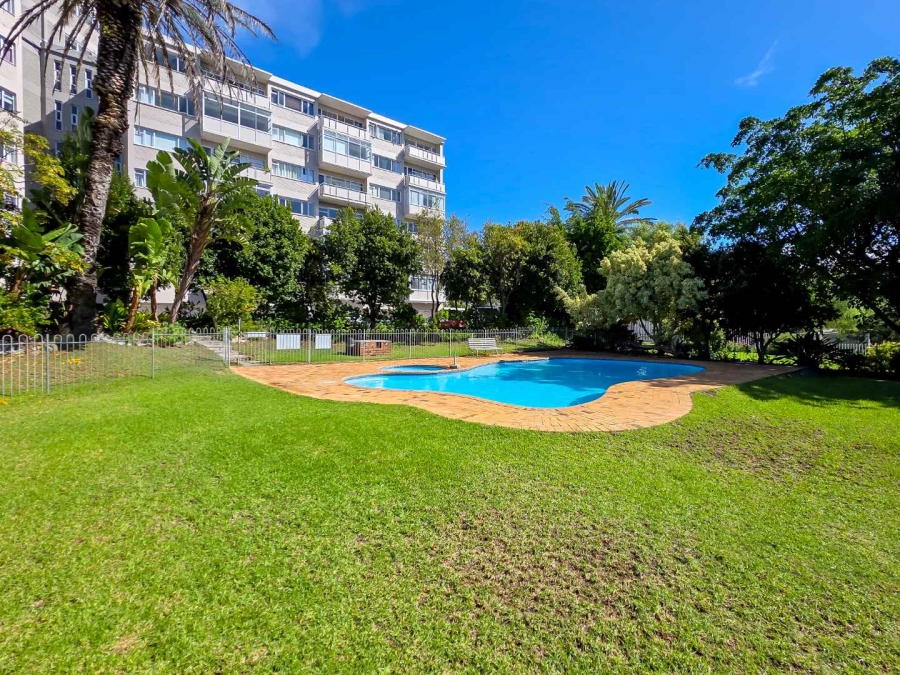 To Let 2 Bedroom Property for Rent in Green Point Western Cape
